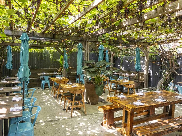 Relaxed Dining Spots Perfect After Outdoor Adventures